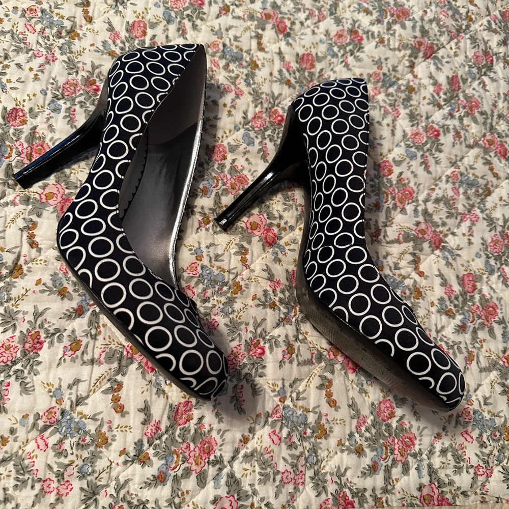 Jessica Simpson Heels - Picture 4 of 6